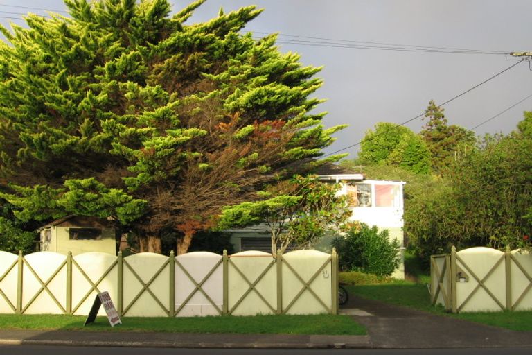 Photo of property in 96 Vodanovich Road, Te Atatu South, Auckland, 0610