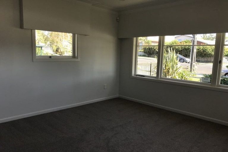 Photo of property in 22 Coles Crescent, Papakura, 2110