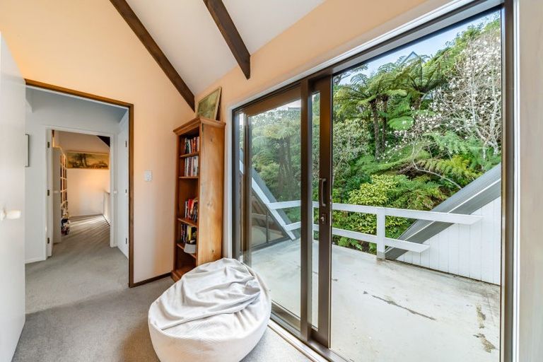 Photo of property in 42 Amapur Drive, Khandallah, Wellington, 6035