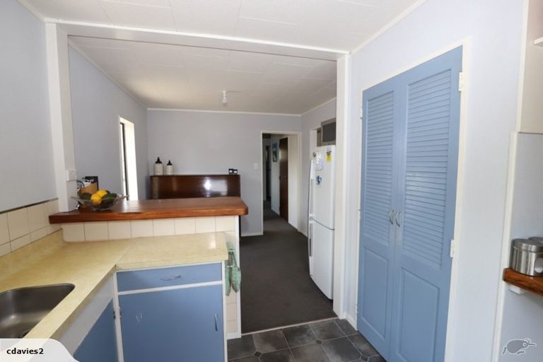 Photo of property in 48 Acacia Street, Kelvin Grove, Palmerston North, 4414