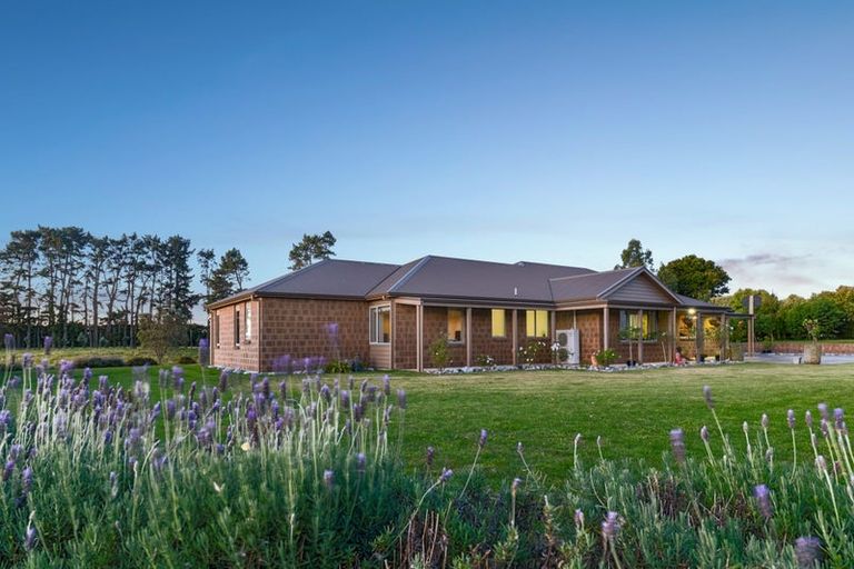 Photo of property in 32 Arthur Road, Paraite, New Plymouth, 4373