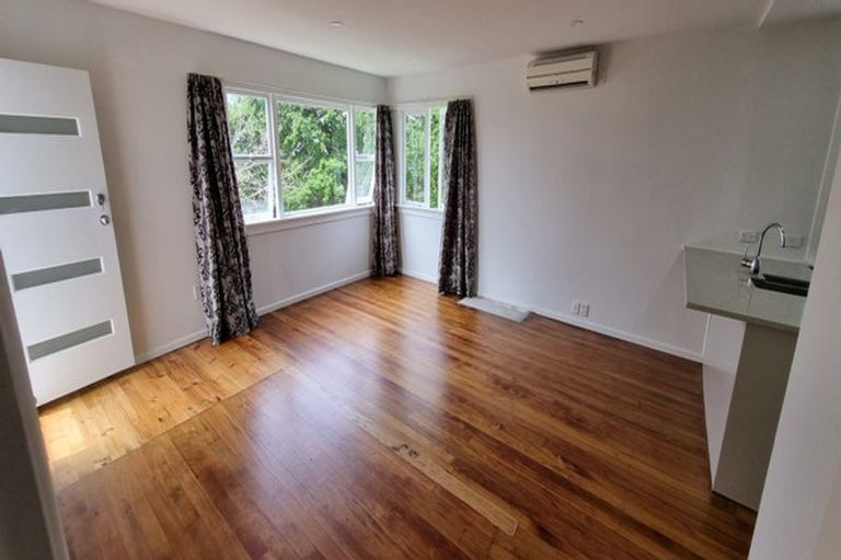 Photo of property in 124 Browns Bay Road, Rothesay Bay, Auckland, 0630