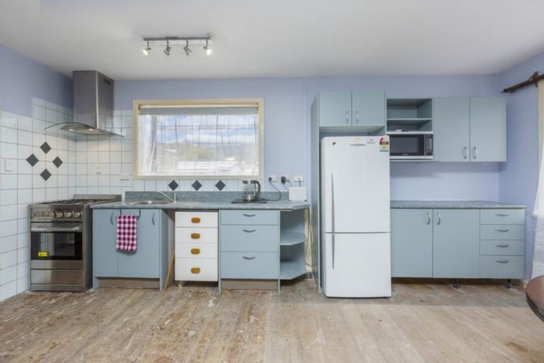 Photo of property in 16 Richard Grove, Stokes Valley, Lower Hutt, 5019