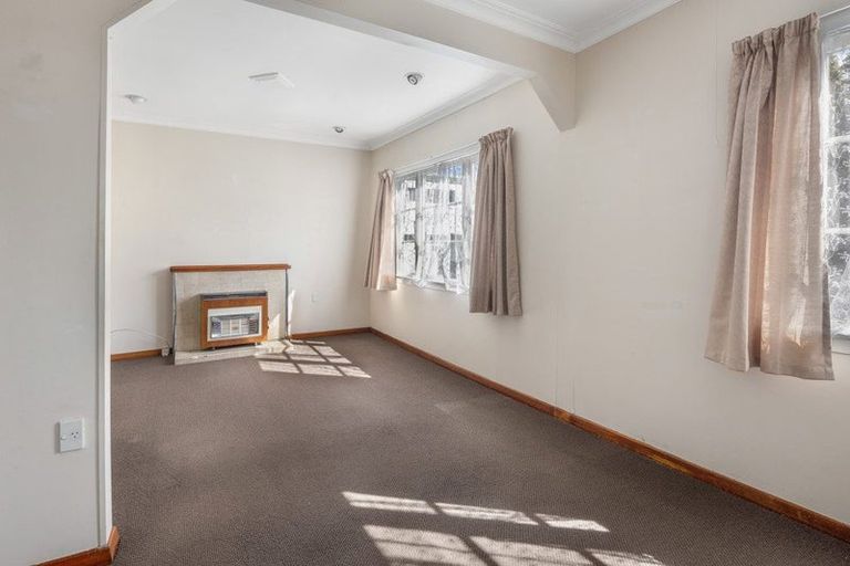 Photo of property in 2 Moorefield Road, Johnsonville, Wellington, 6037