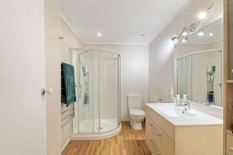 Photo of property in 14 Grays Road, Plimmerton, Porirua, 5026