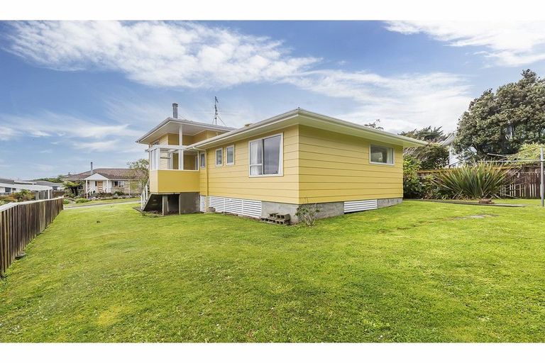 Photo of property in 64 Huanui Street, Ranui, Porirua, 5024