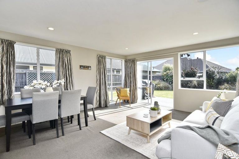 Photo of property in 28 Shenley Drive, Belfast, Christchurch, 8051