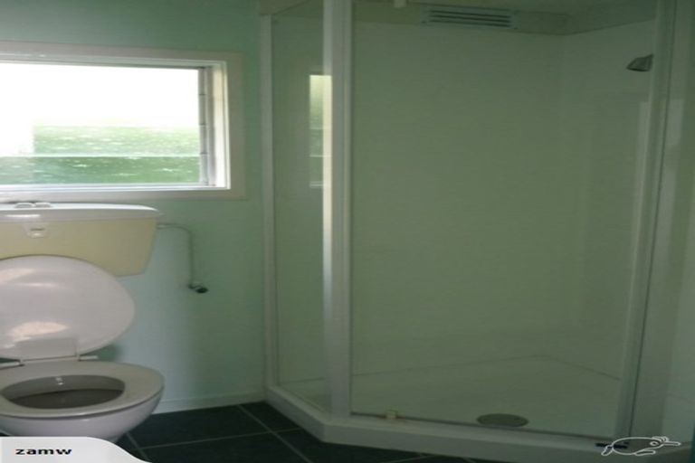 Photo of property in 2/15 Louise Place, Browns Bay, Auckland, 0630