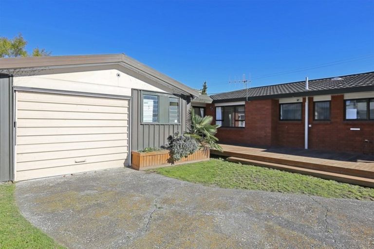 Photo of property in 77 Avondale Road, Taradale, Napier, 4112