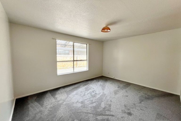 Photo of property in 2/51 Woodbury Street, Russley, Christchurch, 8042