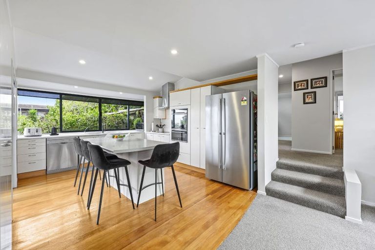 Photo of property in 16 Oakpark Place, West Harbour, Auckland, 0618