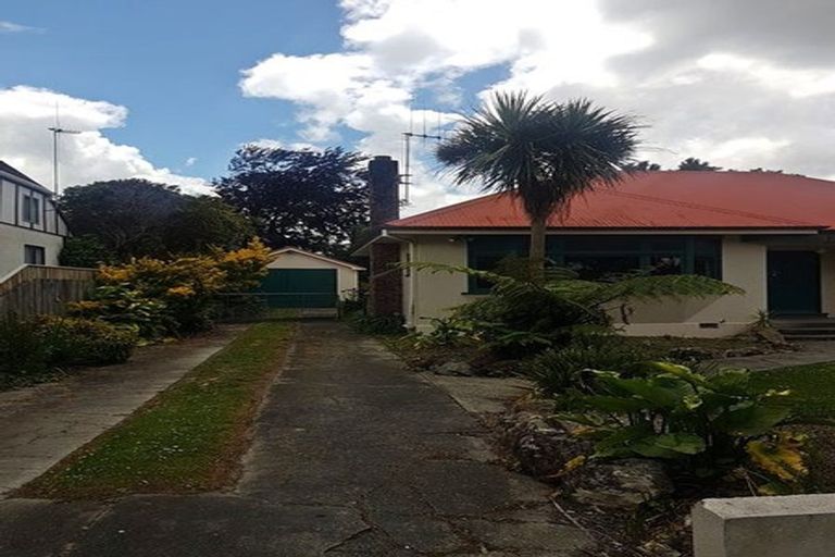 Photo of property in 31 Pahiatua Street, Hokowhitu, Palmerston North, 4410