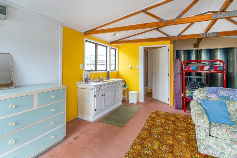 Photo of property in 106 Waverley Place, Whangamata, 3620