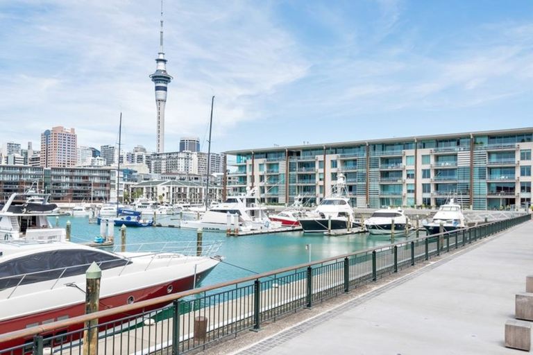Photo of property in Halsey Apartments At Lighter Quay, 401/75 Halsey Street, Auckland Central, Auckland, 1010