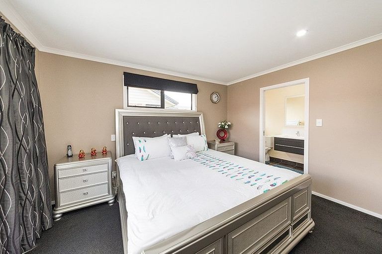 Photo of property in 2a Galea Grove, Kelvin Grove, Palmerston North, 4414