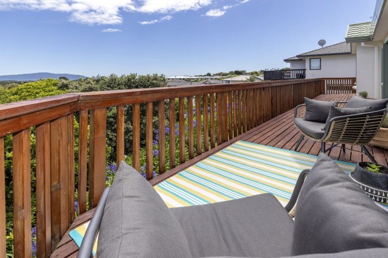 Photo of property in 56 Kakariki Grove, Waikanae, 5036