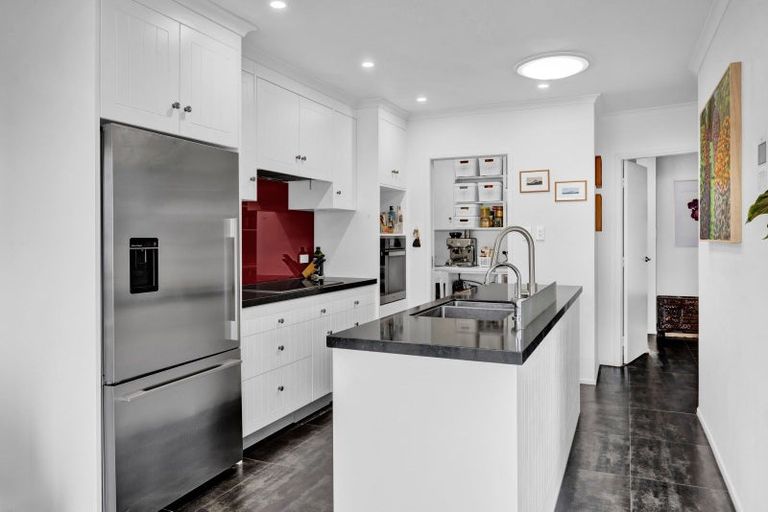 Photo of property in 36 Octavius Place, New Plymouth, 4312