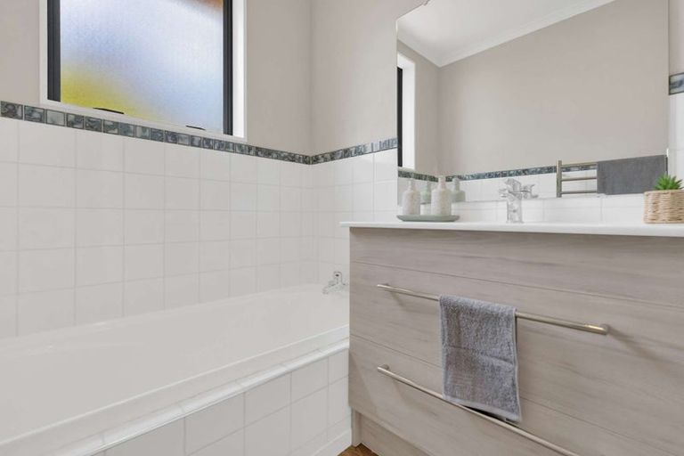 Photo of property in 38 Diomede Glade, Flagstaff, Hamilton, 3210