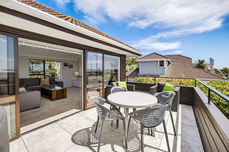 Photo of property in 2/11 Hauraki Road, Hauraki, Auckland, 0622