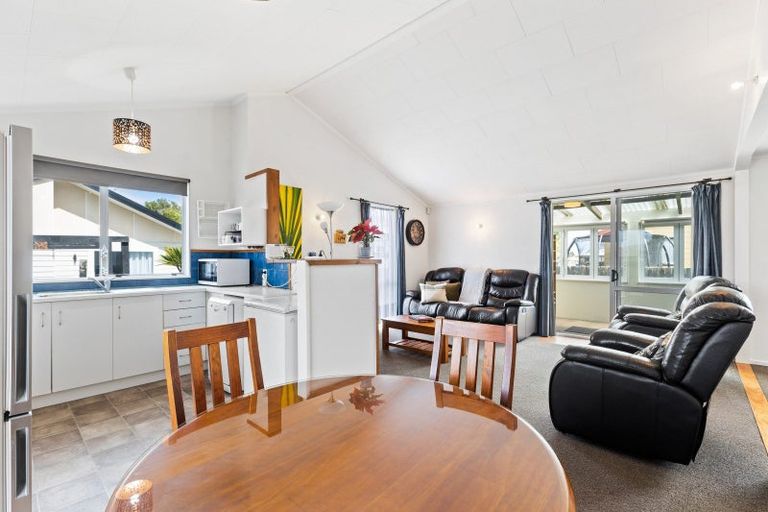 Photo of property in 11 Perrin Place, Kelvin Grove, Palmerston North, 4414