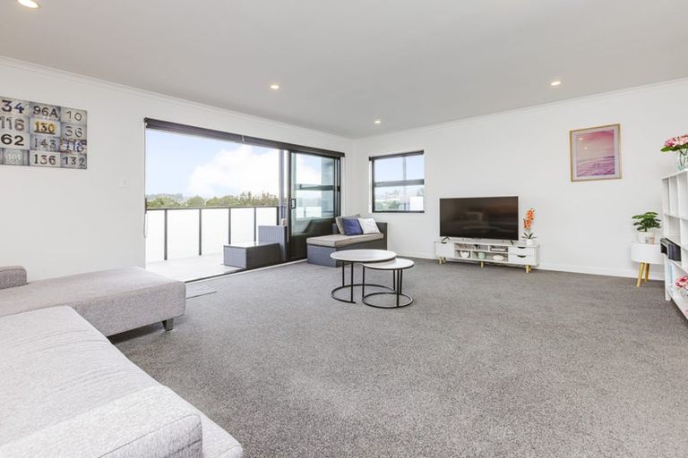 Photo of property in 304/26 Shortfin Place, Flat Bush, Auckland, 2019