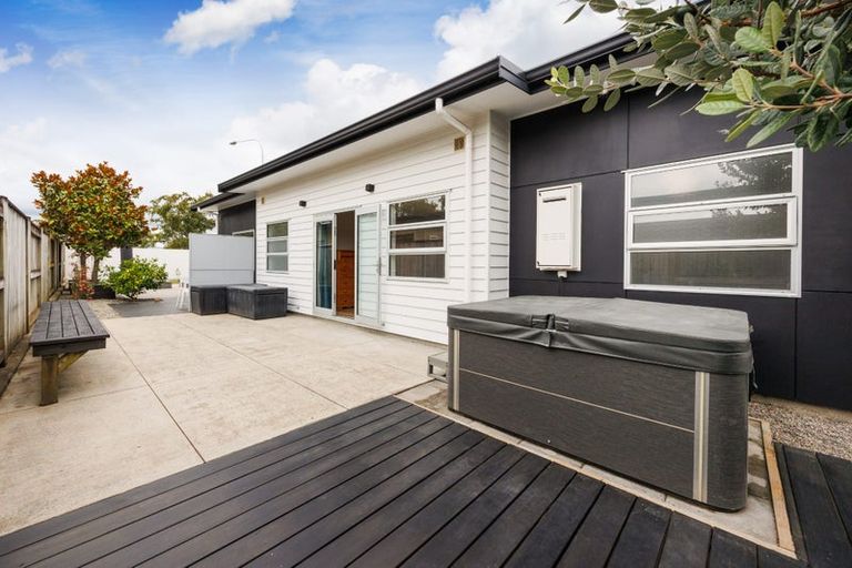 Photo of property in 2 Chestnut Close, Kelvin Grove, Palmerston North, 4414