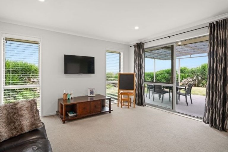 Photo of property in 1 Elena Place, Welcome Bay, Tauranga, 3112