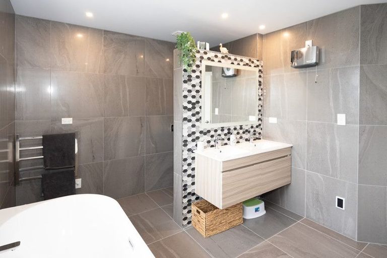 Photo of property in 44 Ure Street, South Hill, Oamaru, 9400