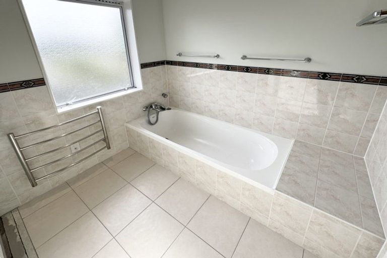 Photo of property in 21a Madison Place, Forrest Hill, Auckland, 0620