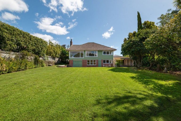 Photo of property in 51 Norwood Road, Bayswater, Auckland, 0622