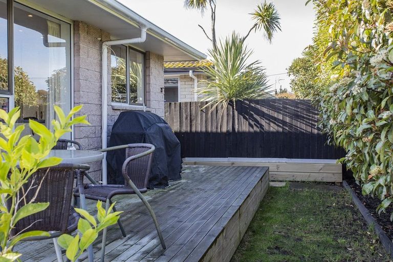 Photo of property in 1/4 Queenspark Drive, Parklands, Christchurch, 8083