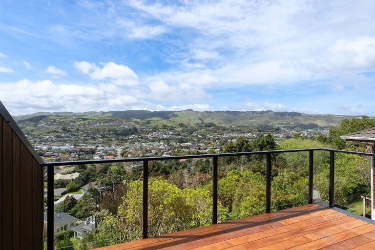 Photo of property in 27 Westhaven Drive, Tawa, Wellington, 5028