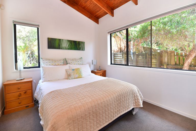 Photo of property in 11b Orewa Heights Crescent, Orewa, 0931