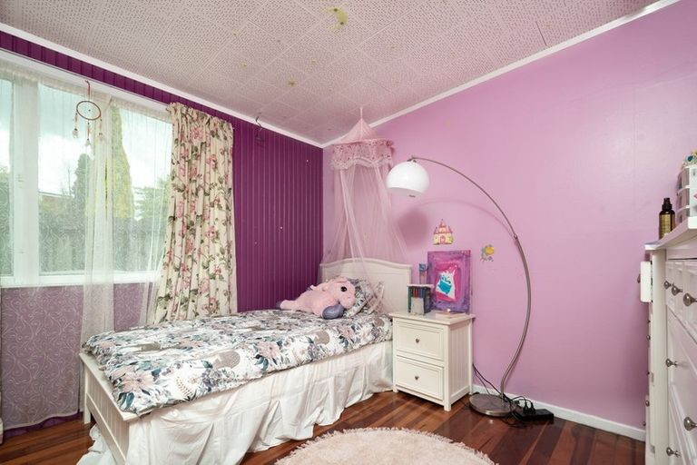 Photo of property in 22 Awaroa Road, Sunnyvale, Auckland, 0612