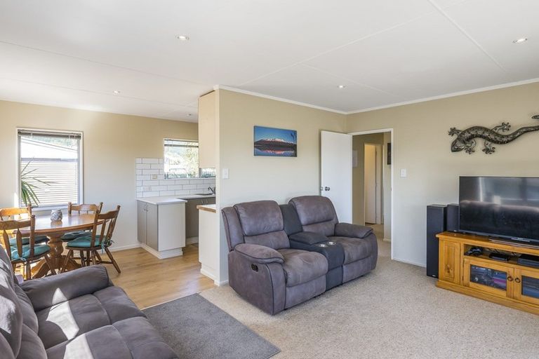 Photo of property in 15 Linwood Drive, Paraparaumu, 5032