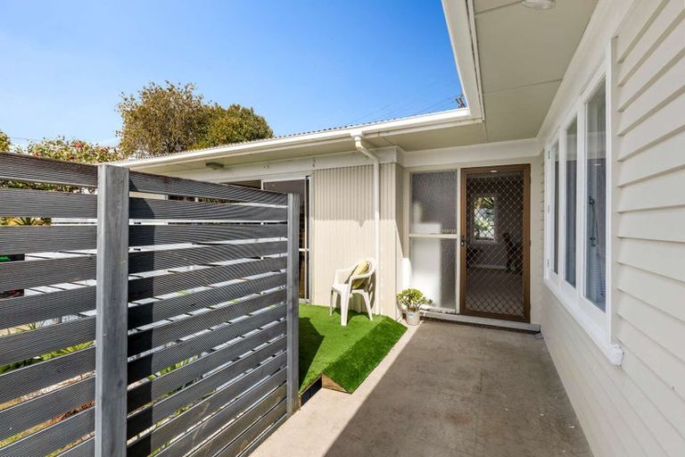 Photo of property in 58 Tiroroa Avenue, Te Atatu South, Auckland, 0610