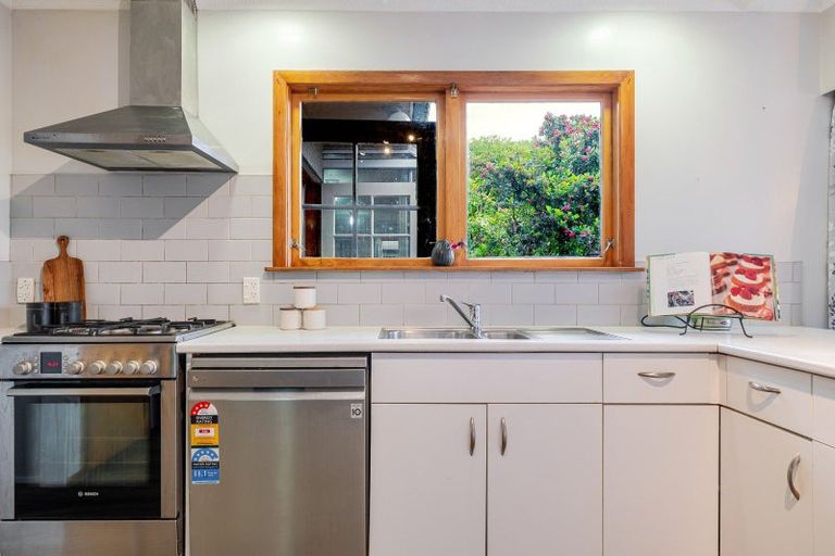 Photo of property in 86 Wikiriwhi Crescent, Awapuni, Palmerston North, 4412