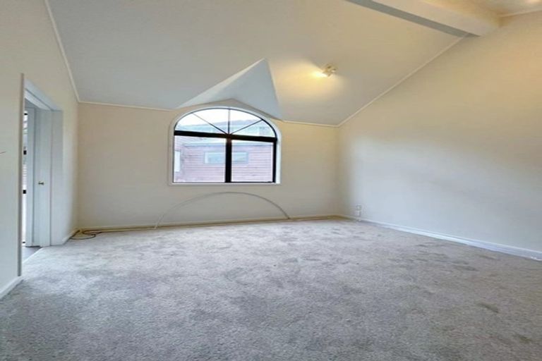 Photo of property in 1/41 Howard Road, Northcote, Auckland, 0627
