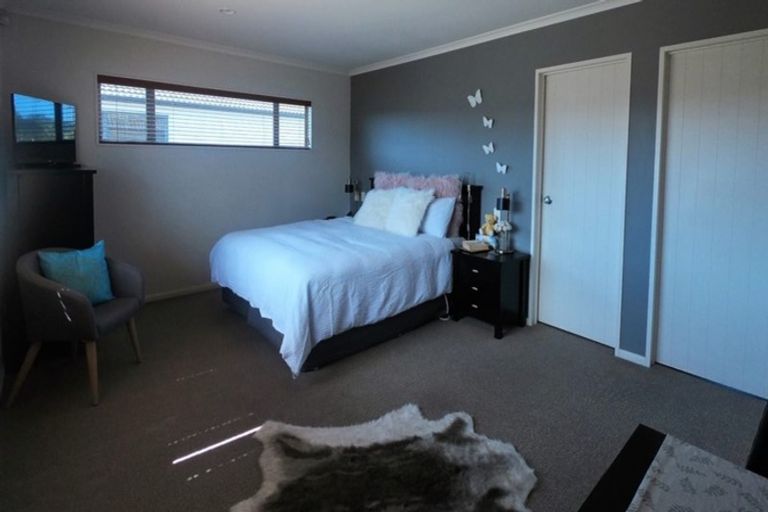 Photo of property in 23 Cambrian Crescent, Flat Bush, Auckland, 2016