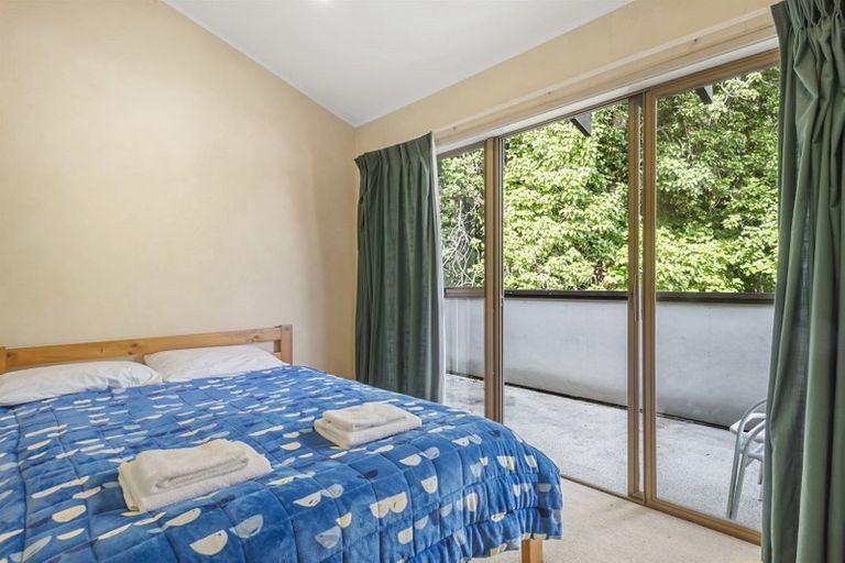 Photo of property in 1 Cobblestone Lane, Hillcrest, Auckland, 0627