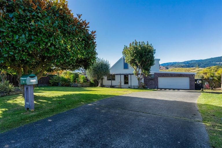 Photo of property in 12 Pohutukawa Crescent, Raumati Beach, Paraparaumu, 5032