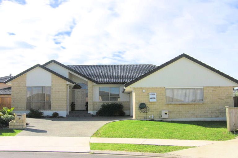 Photo of property in 18 Karson Place, Flat Bush, Auckland, 2016