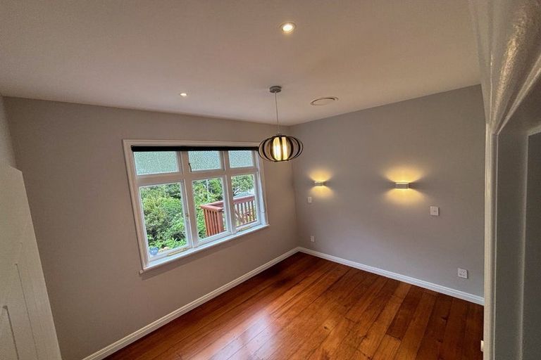 Photo of property in 43 Rona Street, Eastbourne, Lower Hutt, 5013