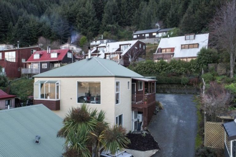 Photo of property in 15b Wye Place, Fernhill, Queenstown, 9300