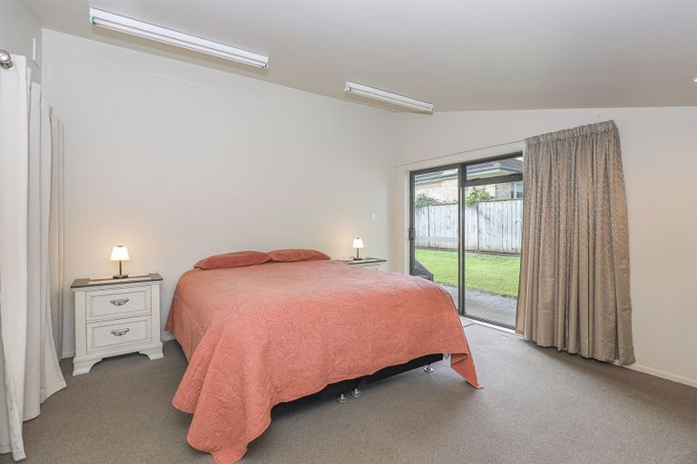 Photo of property in 51 Youngs Road, Papakura, 2110