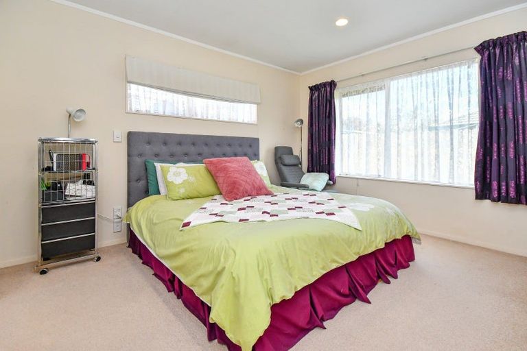 Photo of property in 22 Sheriff Place, Randwick Park, Auckland, 2105