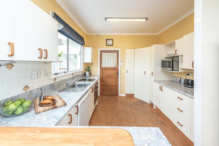 Photo of property in 6 Bristow Street, Saint Johns Hill, Whanganui, 4501