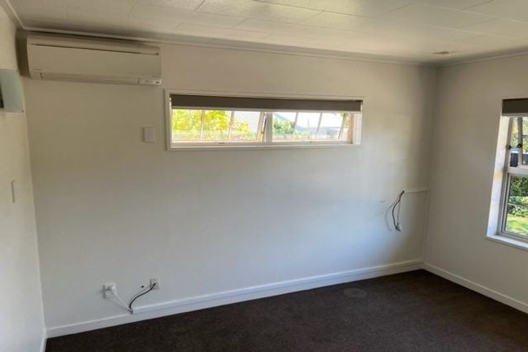 Photo of property in 24 Middle Road, Havelock North, 4130