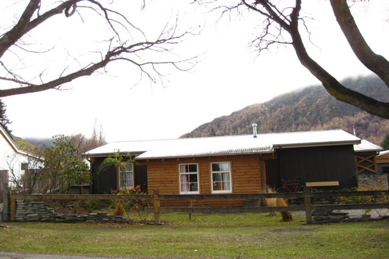 Photo of property in 16 Berkshire Street, Arrowtown, 9302