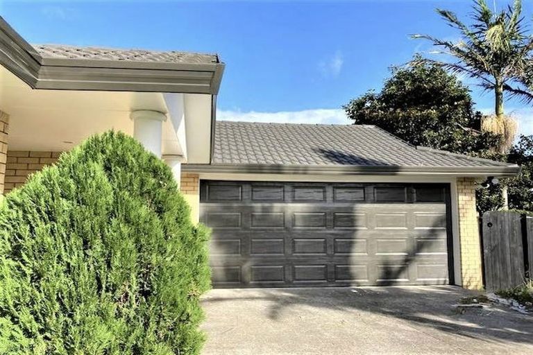 Photo of property in 2 Cyclamen Road, Mangere, Auckland, 2022